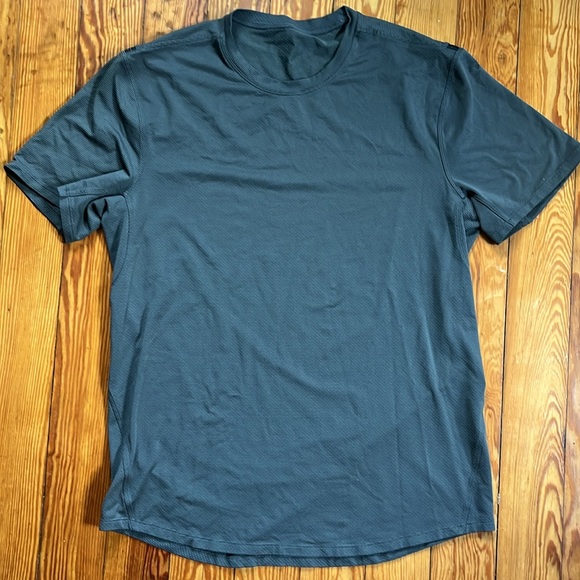 LuLu lemon tech T - Picture 2 of 3